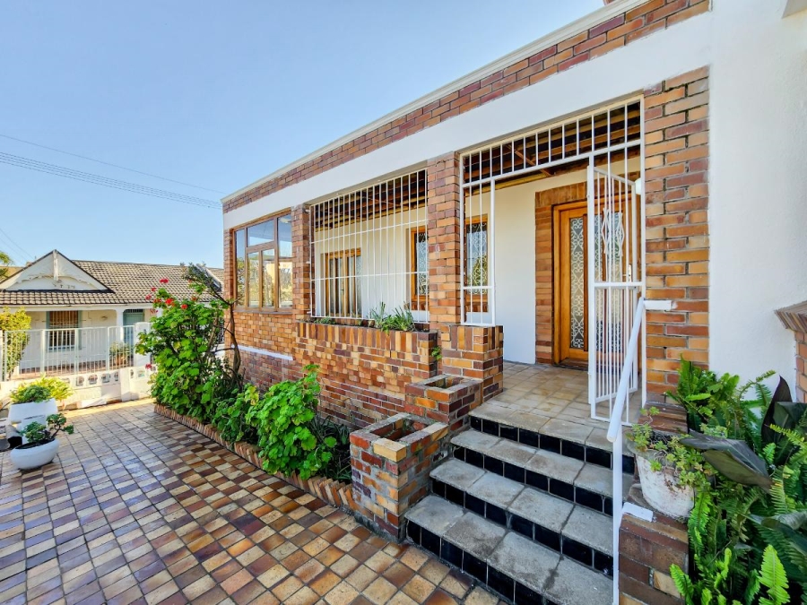 To Let 4 Bedroom Property for Rent in Sea Point Western Cape